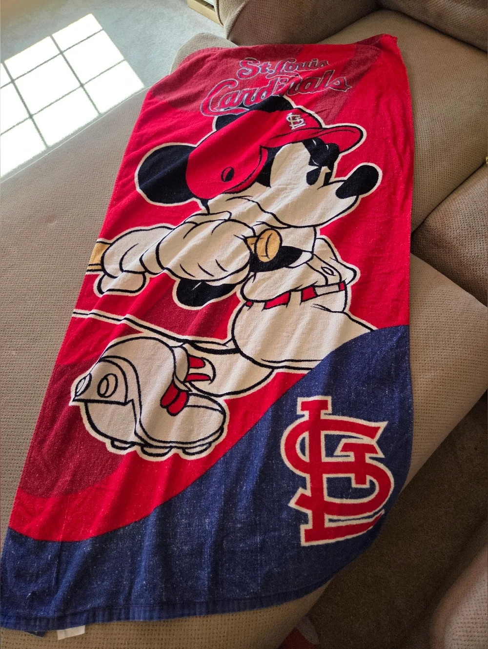St. Louis Cardinals MLB & Disney Mickey Mouse Towel Wind Up Beach Baseball 2012